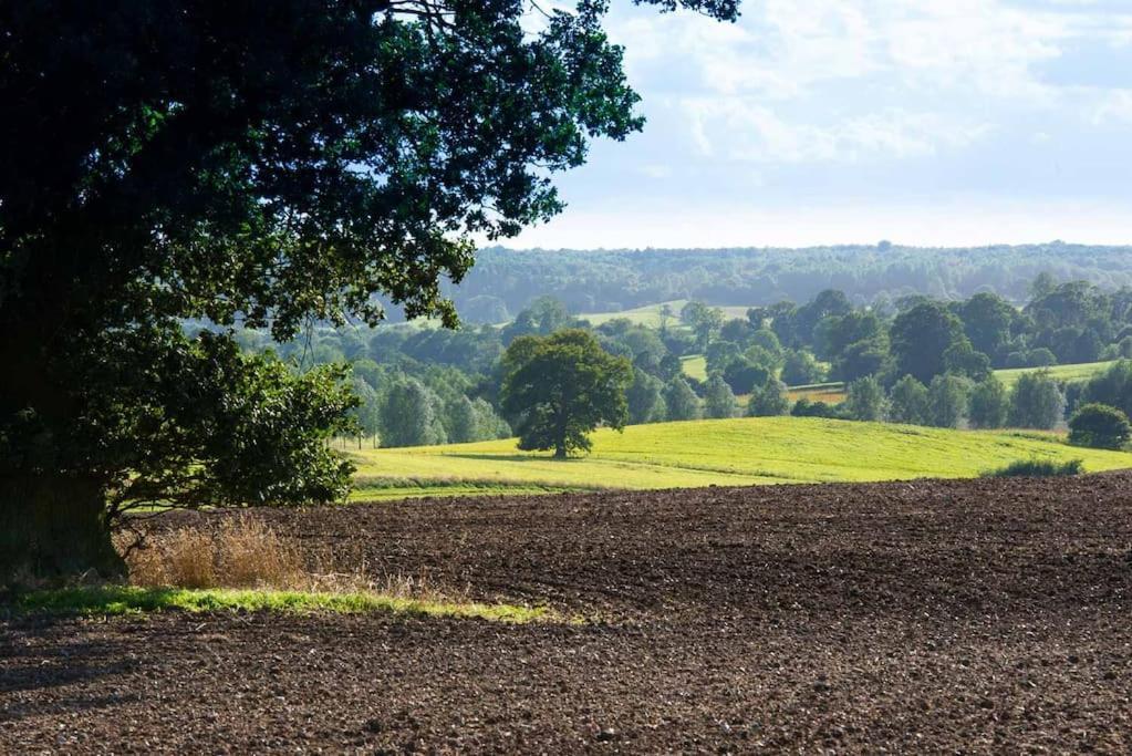 The Stables, Relax In 5 Star Style And Comfort With Lovely Walks All Around Maplestead Eksteriør bilde