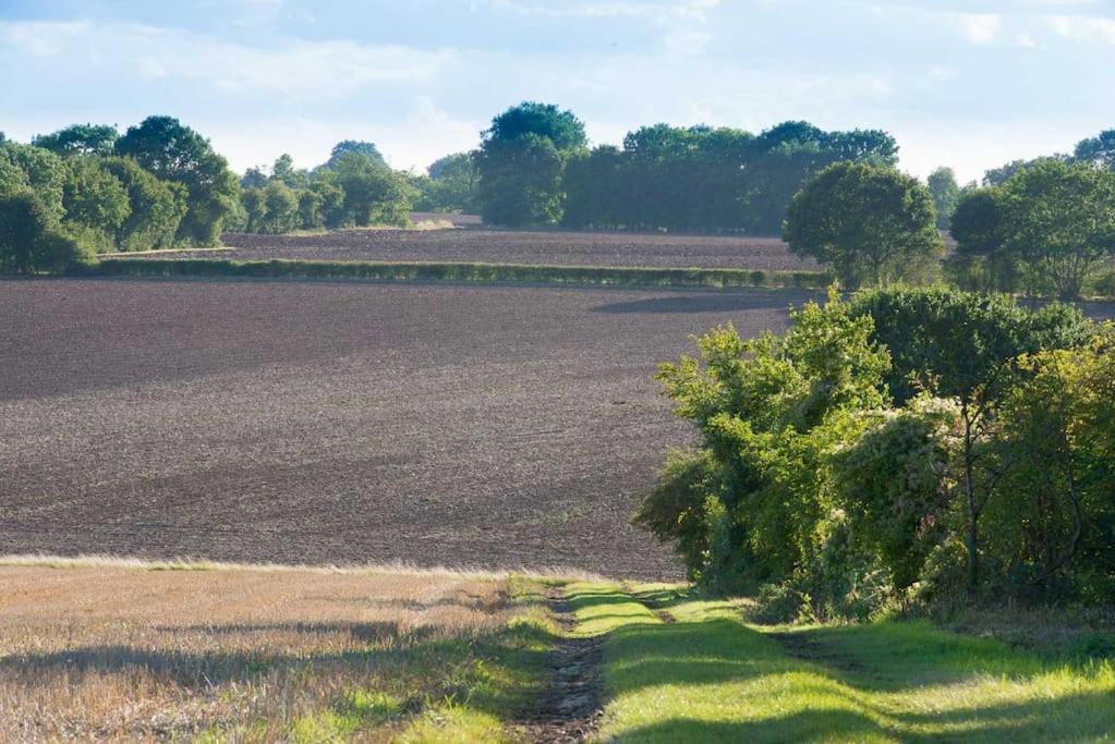 The Stables, Relax In 5 Star Style And Comfort With Lovely Walks All Around Maplestead Eksteriør bilde